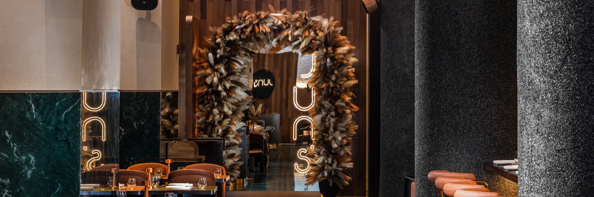 Food & Beverage: Menus that breathe that deliver